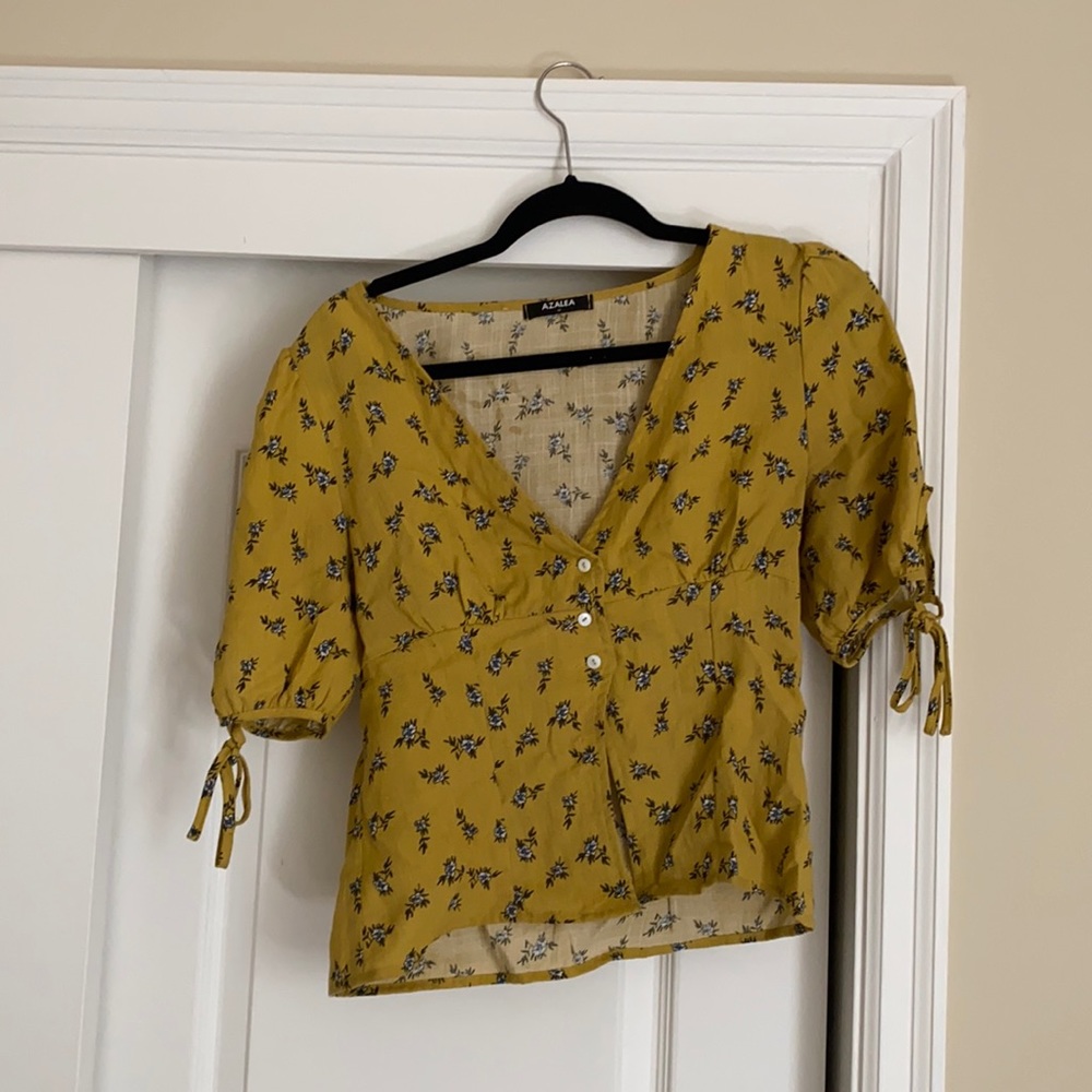 Cute yellow blouse